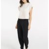 YAYA - Top bez rukávov s voľným strihom a rebrovými detailmi - cloud creme white