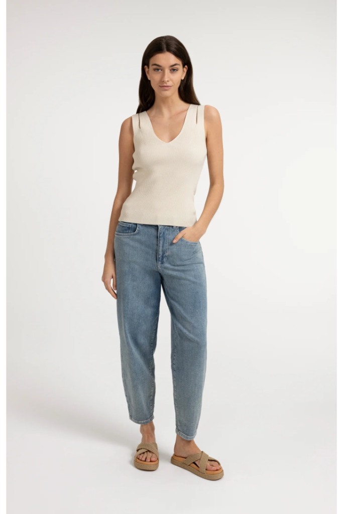 YAYA - Rebrovaný pletený top s výstrihom do V a ozdobnými detailmi na ramenách - beige