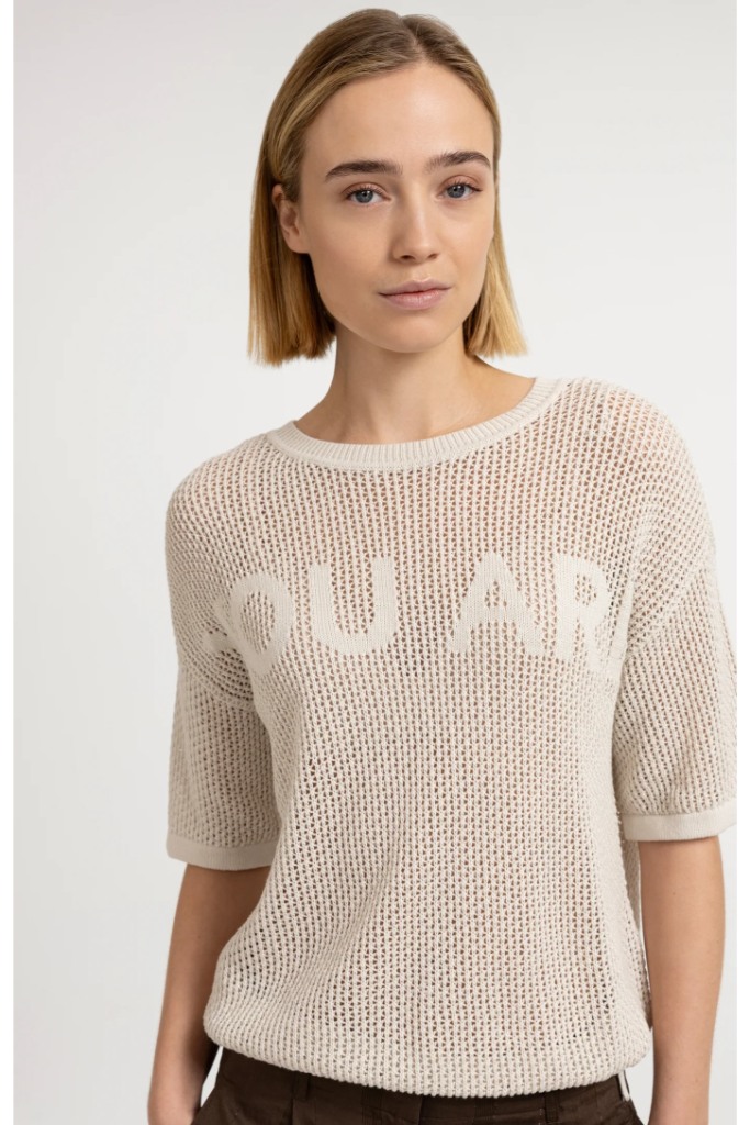 YAYA - Ľahký ažúrový pletený top s krátkym rukávom a jemným nápisom - beige