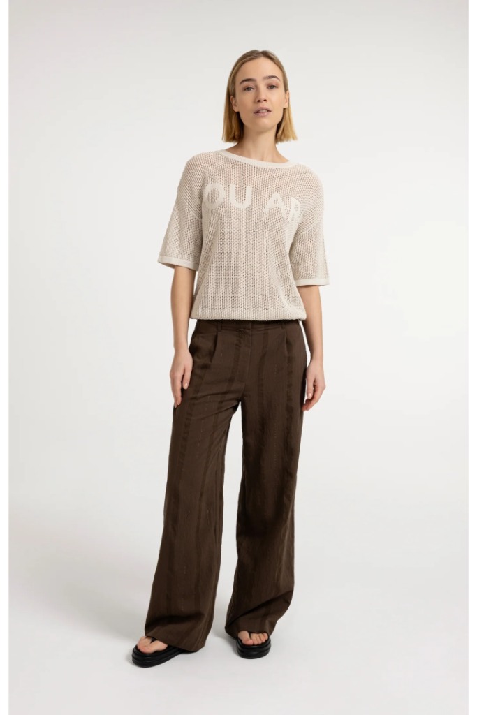 YAYA - Ľahký ažúrový pletený top s krátkym rukávom a jemným nápisom - beige