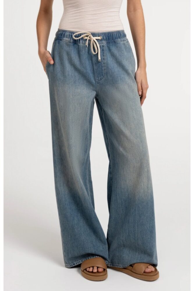 YAYA - Džínsové nohavice so širokými nohavicami a šnúrkou v páse - mid blue denim